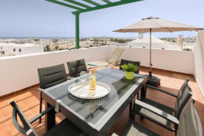 Apartamento OM con piscina y vistas al mar